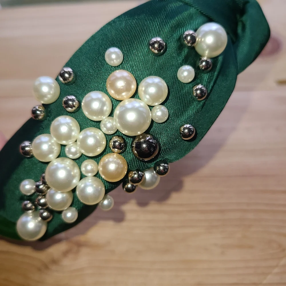 NWOT Dark Green Knotted Headband with Faux Pearl & Bead Embellishments ๐๐ฆช - Picture 6 of 13